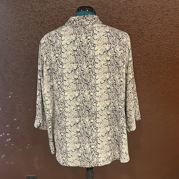 Elizabeth by Liz Claiborne Button Down - Picture 3 of 11